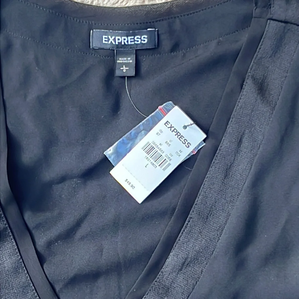 Fancy black light weight Express brand new NWT. Buttons on cuff.  Size large. - Picture 5 of 5